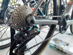 BMC Roadmachine 01 Three Ultegra Di2 Disc 12v Vélo De Course 2022 -Route Soldes Magasin bmc roadmachine 01 three ultegra di2 disc 12v velo de course 2022 3