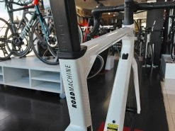 BMC Roadmachine One Ultegra Di2 Disc 12v Vélo De Route 2022 -Route Soldes Magasin bmc roadmachine one ultegra di2 disc 12v velo de route 2022 2