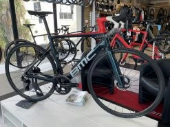 BMC Teammachine SLR01 One Dura-Ace Di2 Disc 12v Vélo De Course 2022 -Route Soldes Magasin bmc teammachine slr01 one dura ace di2 disc 12v velo de course 2022 1