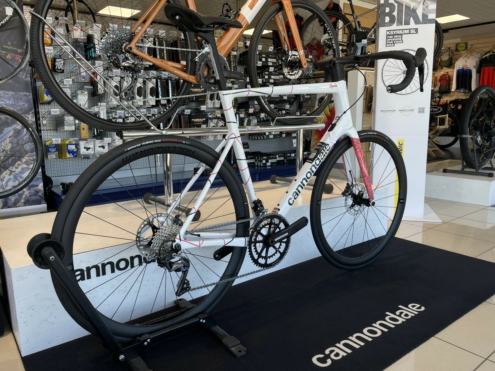 CANNONDALE SuperSix Evo Hi-Mod Ultegra Team Replica Education First 2023 4 CANNONDALE SuperSix Evo Hi-Mod Ultegra Team Replica Education First 2023 – Image 2