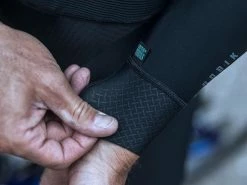 GOBIK Manchettes Légères Haru Pitch Black 8 GOBIK Manchettes Légères Haru Pitch Black -Route Soldes Magasin gobik manchettes legeres haru pitch black 2