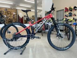 MONDRAKER Foxy R VTT All-Mountain Deep Purple / Flame Red 2022 12 MONDRAKER Foxy R VTT All-Mountain Deep Purple / Flame Red 2022 -Route Soldes Magasin mondraker foxy r vtt all mountain deep purple flame red 2022 3