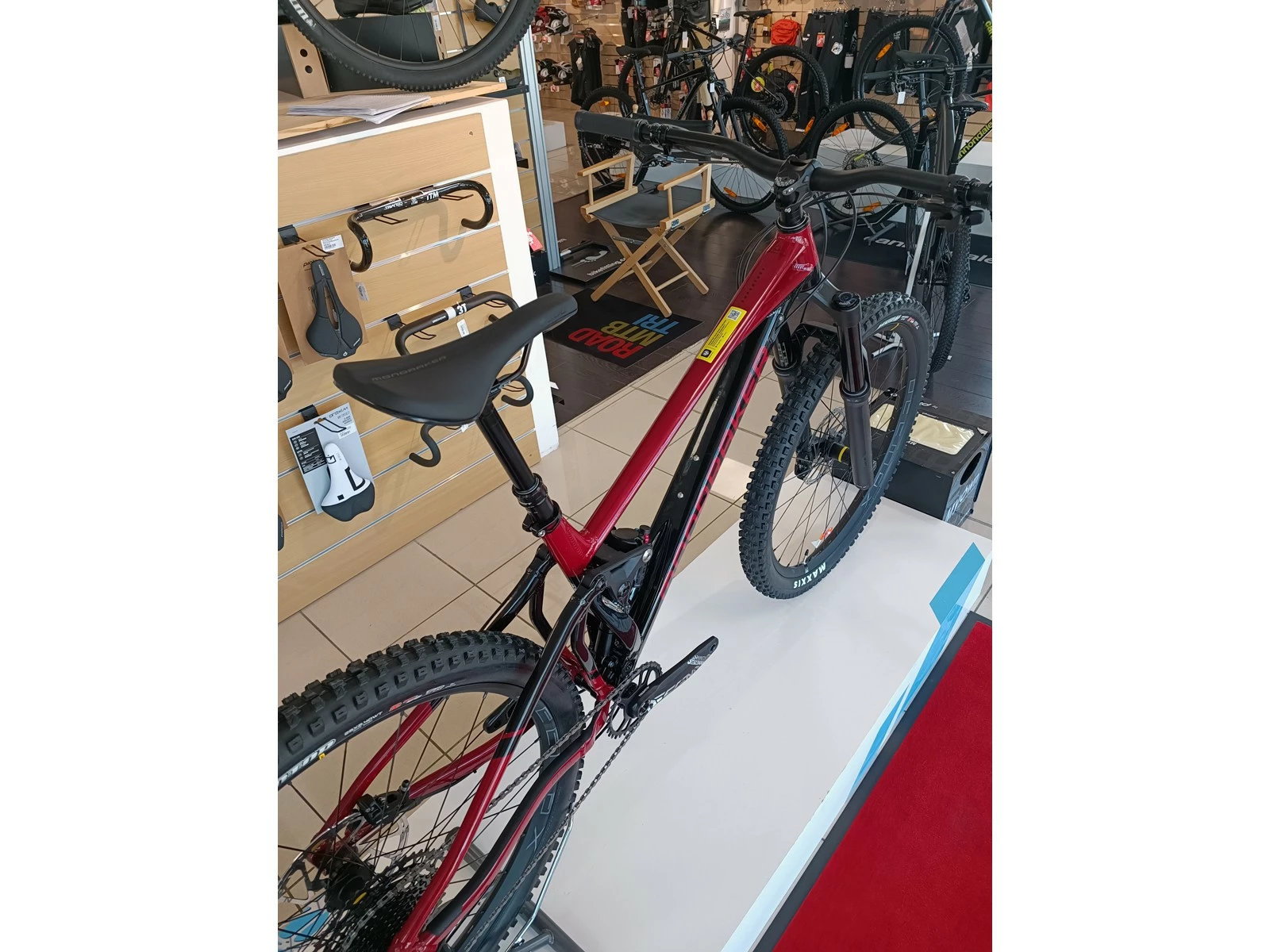 MONDRAKER Superfoxy VTT Enduro Black Cherry Red 2022 8 MONDRAKER Superfoxy VTT Enduro Black Cherry Red 2022 – Image 6