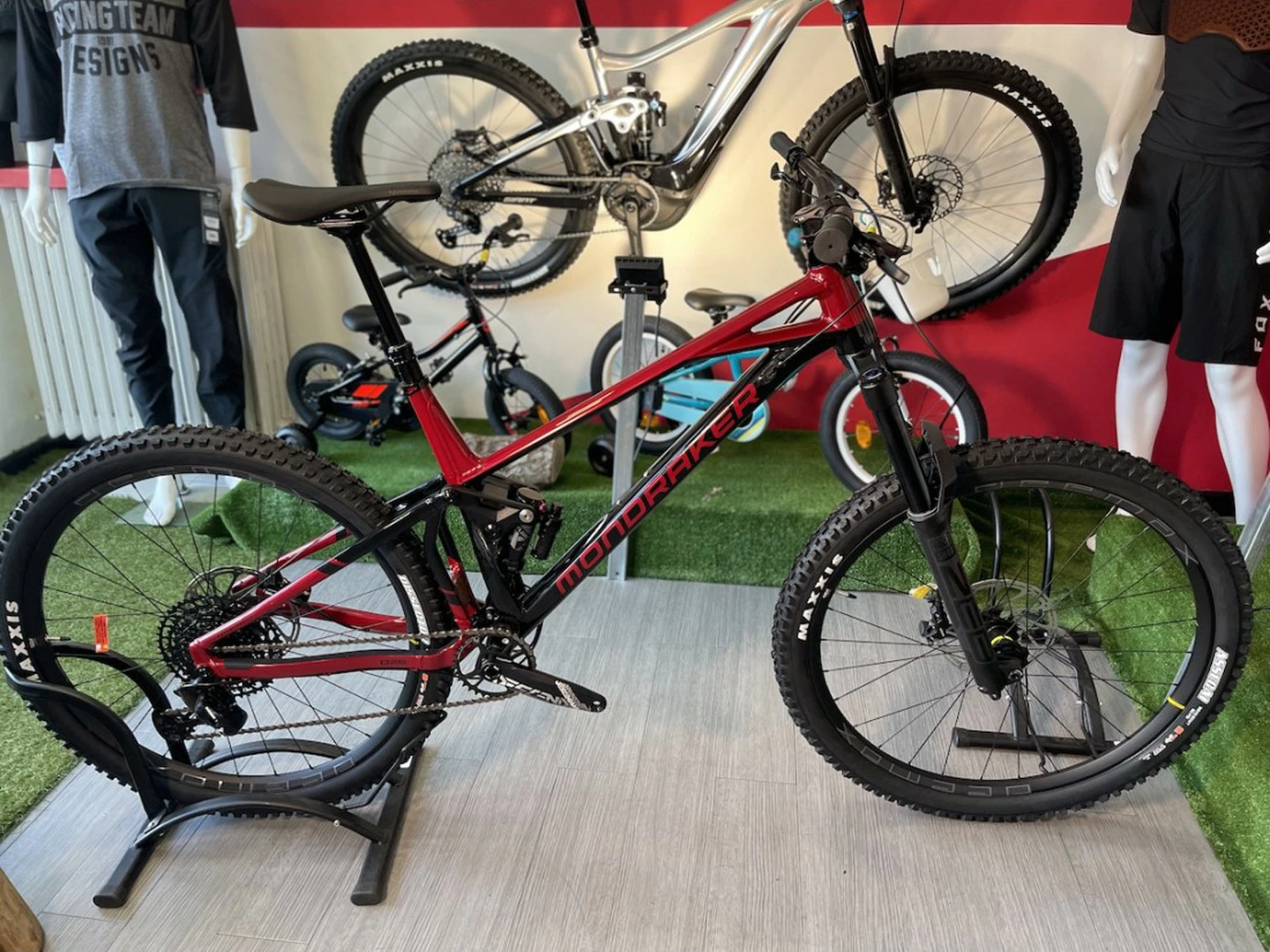 MONDRAKER Superfoxy VTT Enduro Black Cherry Red 2022 12 MONDRAKER Superfoxy VTT Enduro Black Cherry Red 2022 – Image 10
