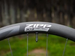 ZIPP 303 Firecrest Disc Roues Carbone 40mm Disque Pneu Tubeless 2023 -Route Soldes Magasin zipp 303 firecrest roues carbone 40mm disques tubeless 2022 7