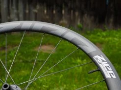 ZIPP 303 Firecrest Disc Roues Carbone 40mm Disque Pneu Tubeless 2023 -Route Soldes Magasin zipp 303 firecrest roues carbone 40mm disques tubeless 2022 8